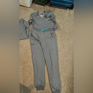 Graphite Figs scrub set.